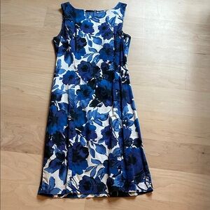 Lauren Ralph Lauren size 6 Blue and White Floral Midi Dress